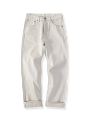 12オンス赤耳ホワイトデニムパンツの全体とセルビッチディテールを写した写真