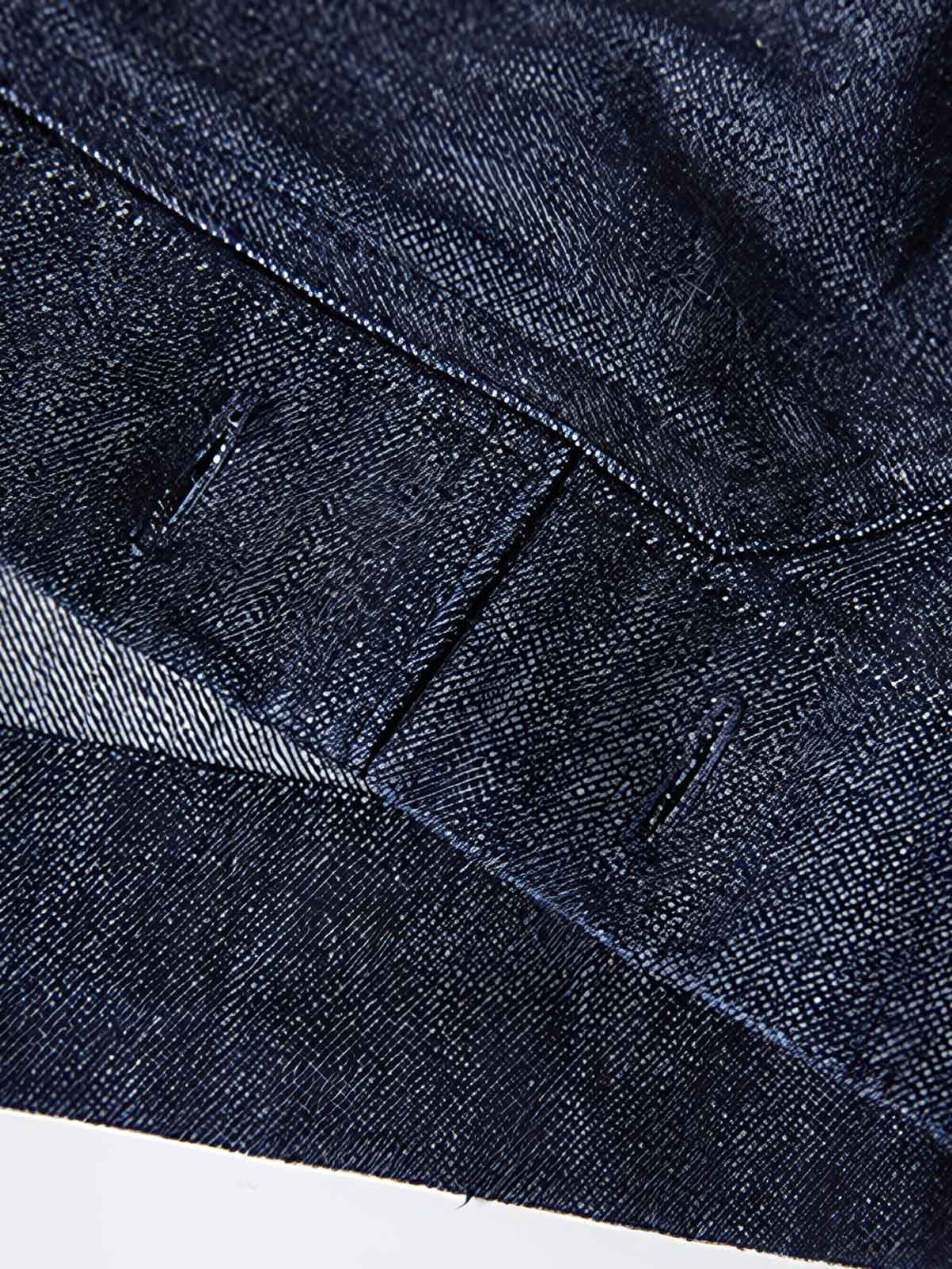 製品画像: 1917年式セルビッジデニムプルオーバーシャツの正面図
詳細画像: プルオーバーシャツの襟とデニム生地のディテールクローズアップ