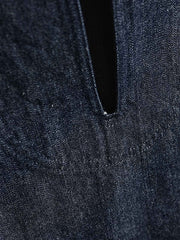 製品画像: 1917年式セルビッジデニムプルオーバーシャツの正面図
詳細画像: プルオーバーシャツの襟とデニム生地のディテールクローズアップ