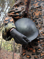 製品画像: ひまわり柄パッチワークヴィンテージキャンバストートバッグの正面画像。キャンバスとレザーを使用した13L容量のトートバッグ。
詳細画像: トートバッグのひまわり柄パッチワークとウォッシュ加工が施されたディテール画像。独特のデザインと素材のコンビネーションが特徴。