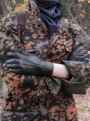 製品画像: ひまわり柄パッチワークヴィンテージキャンバストートバッグの正面画像。キャンバスとレザーを使用した13L容量のトートバッグ。
詳細画像: トートバッグのひまわり柄パッチワークとウォッシュ加工が施されたディテール画像。独特のデザインと素材のコンビネーションが特徴。