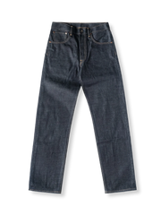 赤耳セルビッジとクラシックな直筒シルエットが特徴の1969モデルデニムパンツ。