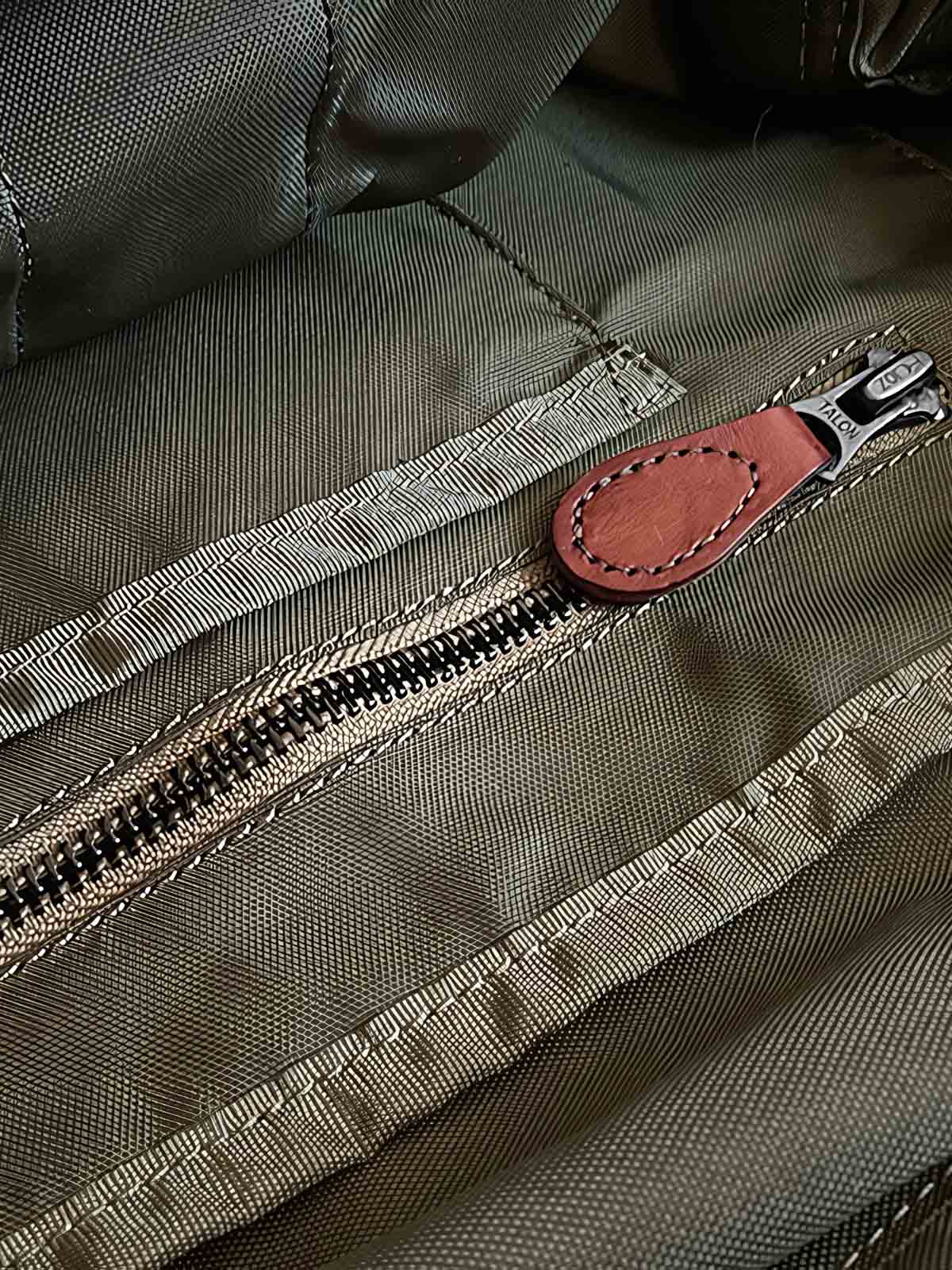 1970年代風 陸軍軽量ナイロン ヘルメットバッグの正面画像