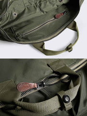 製品画像: 1970年代風 エアフォース 軽量ナイロンヘルメットバッグの正面全体画像。リメイクされたヴィンテージデザインで、45x48cmの大容量。軽量ナイロン素材で、通勤やアウトドアに最適。
詳細画像: 1970年代風 エアフォース 軽量ナイロンヘルメットバッグのポケットディテール画像。前面に2つの実用的なポケットがあり、荷物の取り出しが簡単。