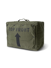 1970年代陸軍航空隊パイロット風デザインのナイロントートバッグ。防水ナイロン素材、フロントジッパー、サイドポケット、内仕切りと底部クッション付き。