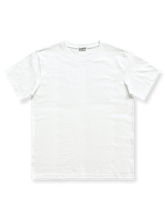 クラシックなシンプルな純白のクルーネックショートスリーブTシャツ全体像を展示し、その高品質のヘビーウェイトニットコットン素材を強調。