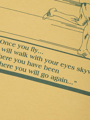 1980 Running Race バティックアメリカンプリントオーバーサイズ半袖Tシャツの細部展示、プリントと生地のテクスチャを含む