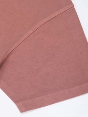 1980 Running Race バティックアメリカンプリントオーバーサイズ半袖Tシャツの細部展示、プリントと生地のテクスチャを含む