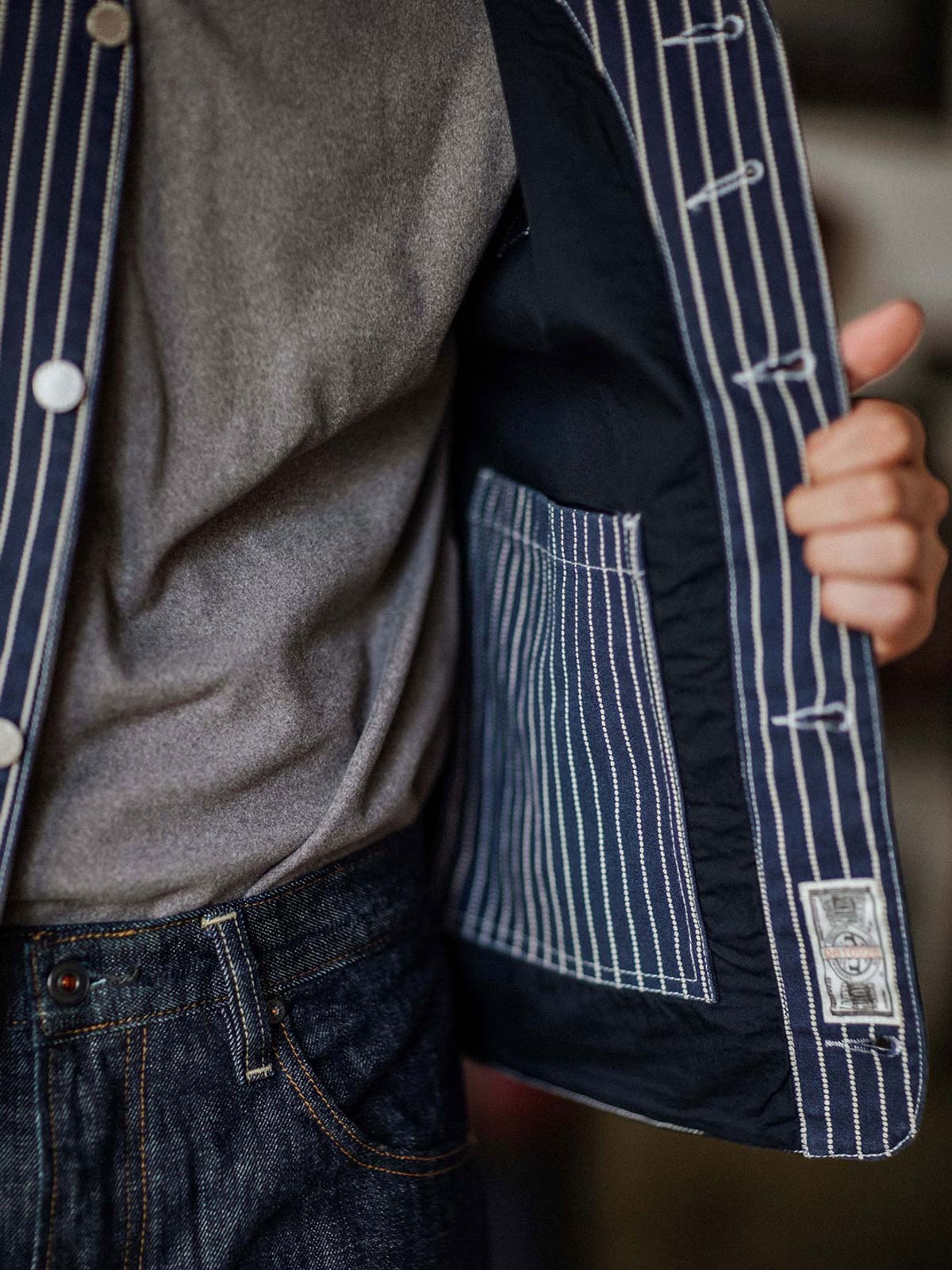 製品画像: アメカジヴィンテージウォッシュキャンバスベストの平置き写真
詳細画像: ストライプデザインと織り模様のディテールショット