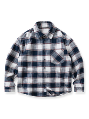 製品画像
高品質な竹節編みコットン素材を使用したチェック柄シャツ。柔らかな触感と優れた保温性を兼ね備え、レトロなチェックデザインが冬の必需品として、快適でスタイリッシュな着心地を提供します。
詳細画像
竹節編みコットン素材による柔らかな肌触りと温かさ。斜めのチェックパッチワークデザインの胸ポケットが視覚的な奥行きを加え、バックは軽くラウンドした裾デザインで、リラックスした印象を与えます。