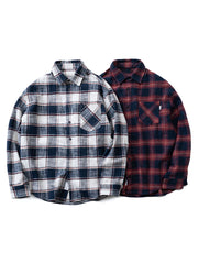 製品画像
高品質な竹節編みコットン素材を使用したチェック柄シャツ。柔らかな触感と優れた保温性を兼ね備え、レトロなチェックデザインが冬の必需品として、快適でスタイリッシュな着心地を提供します。
詳細画像
竹節編みコットン素材による柔らかな肌触りと温かさ。斜めのチェックパッチワークデザインの胸ポケットが視覚的な奥行きを加え、バックは軽くラウンドした裾デザインで、リラックスした印象を与えます。