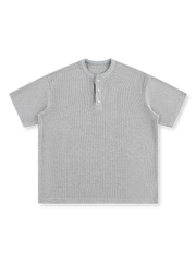 立体的なワッフル編みと耐久性が特徴のヘビーウェイトヘンリーネックTシャツ