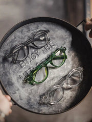 メガネを着用した顔まわりのスタイリング例