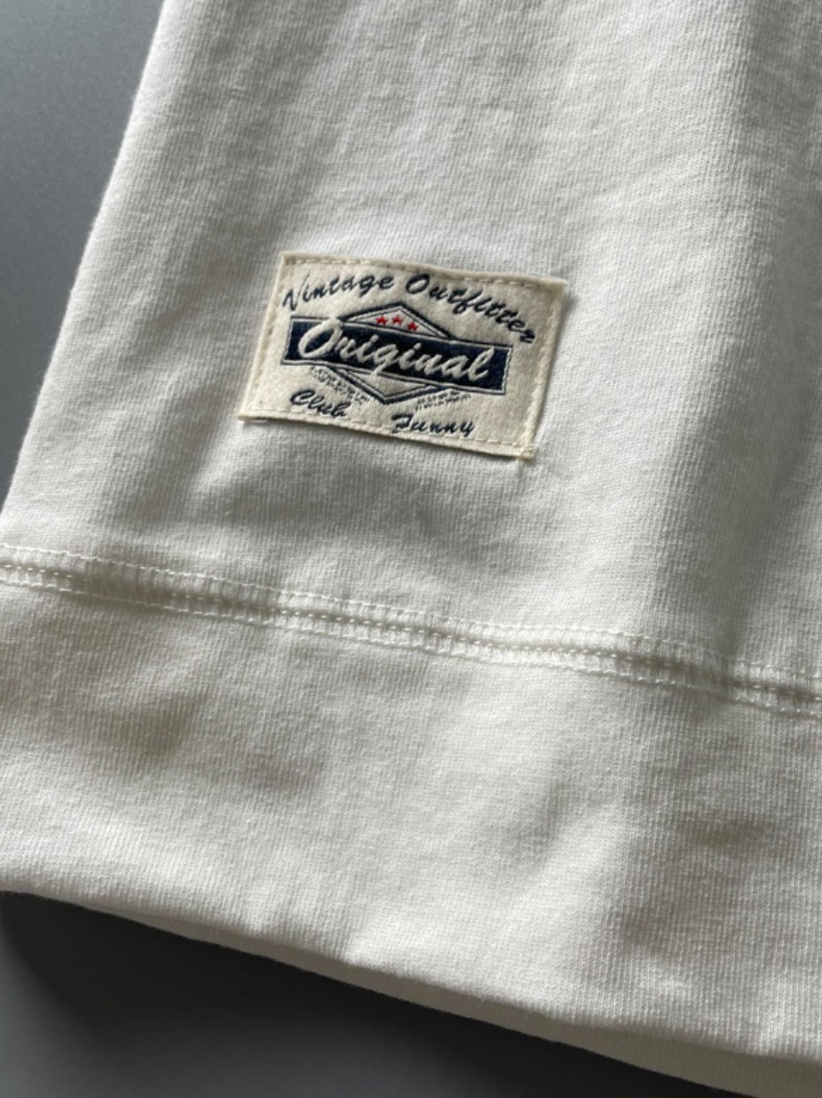 アメリカンヴィンテージウォッシュドコットンラグランスリーブTシャツ2枚セットの細部画像、高品質コットン素材と厚いリブネックを示す