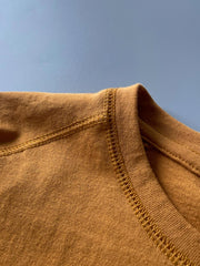 アメリカンヴィンテージウォッシュドコットンラグランスリーブTシャツ2枚セットの細部画像、高品質コットン素材と厚いリブネックを示す