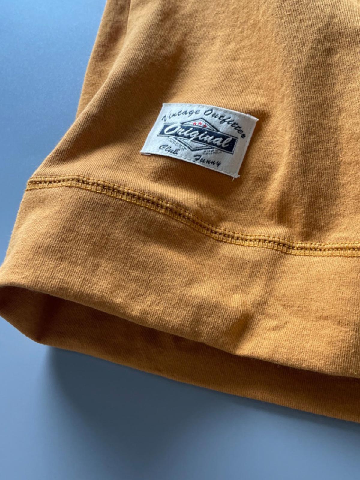 アメリカンヴィンテージウォッシュドコットンラグランスリーブTシャツ2枚セットの細部画像、高品質コットン素材と厚いリブネックを示す