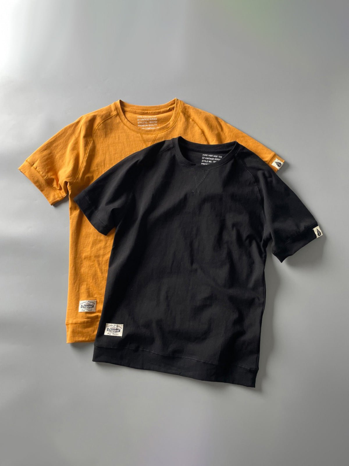 アメリカンヴィンテージウォッシュドコットンラグランスリーブTシャツ2枚セットの細部画像、高品質コットン素材と厚いリブネックを示す