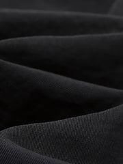 コンバーチブルデザインと多機能ポケットのディテール表示