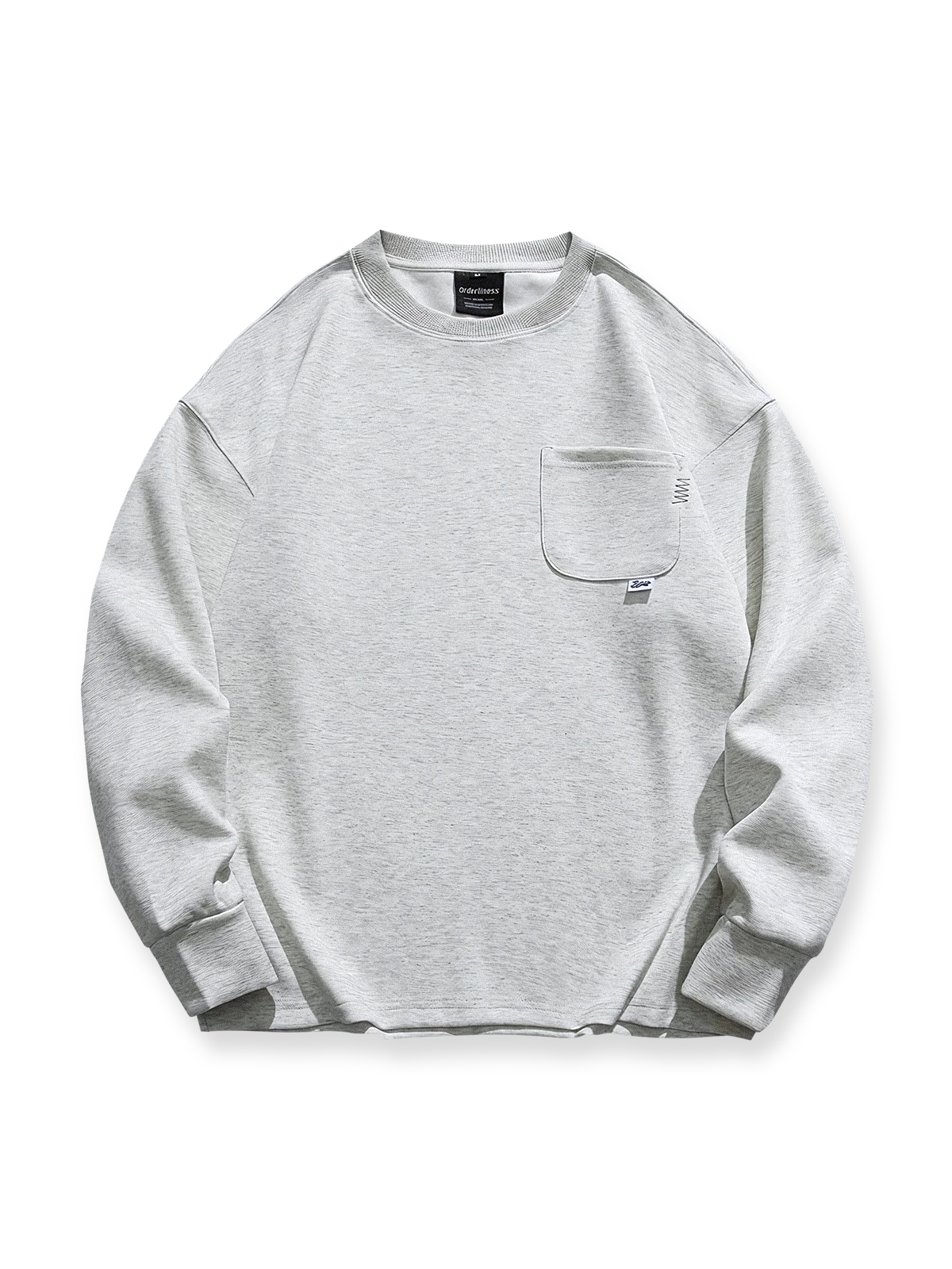 ルーズフィットのクルーネックプルオーバースウェット。シングルポケット付き、3色展開。コットン混紡素材使用。