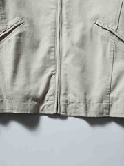 製品画像: 3色展開ハンティングカジュアルジャケットの正面図
詳細画像: コーデュロイ襟とジッパーポケットのディテール