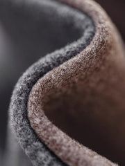 製品画像:3.0保温インナーセットの正面展示。冬用の高機能保温インナー、ツートン杢糸デザイン。
詳細画像:パイピングネックと袖口の防風デザイン、両面起毛加工による柔らかな生地ディテール。