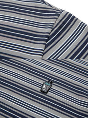 Tシャツの詳細、ストライプデザインと取り外し可能なパッチ