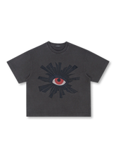 「万物を見通す目」グラフィックとヴィンテージウォッシュが特徴のヘビーウェイトTシャツ