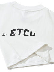 Tシャツのディテール展示、プリントデザインと生地の質感