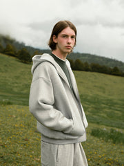 モデル着用の液体窒素エアコットンフーデッドジップアップパーカーの全体スタイリング