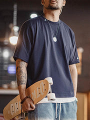 モデルが着用したアメリカンカジュアルスタイルの抗菌・速乾半袖Tシャツのスタイリング例