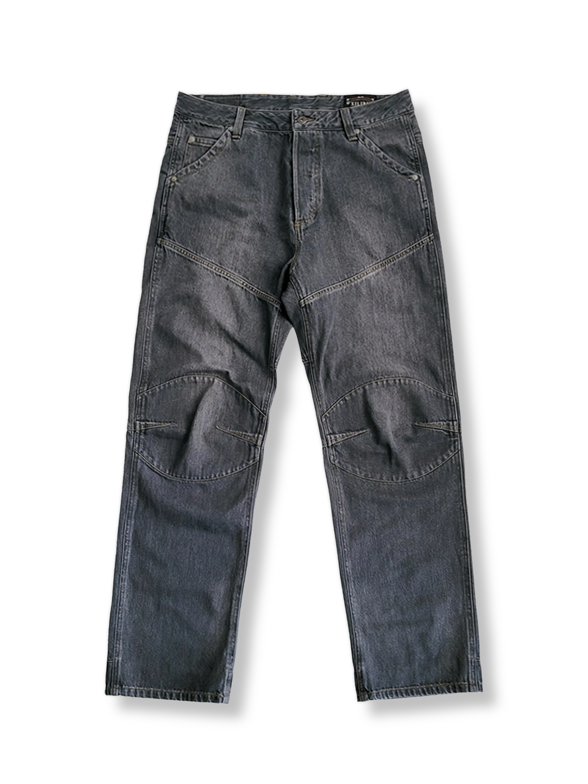 立体裁断とヴィンテージウォッシュ加工が映えるストレートデニムパンツ