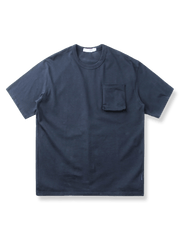 立体的な3Dポケットが特徴の無地Tシャツの前面が見える商品画像