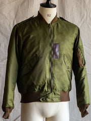 ジャケットのディテール。3Mシンサレート中綿とアメリカIDEALヴィンテージジッパーを示す。