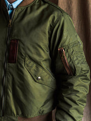 ジャケットのディテール。3Mシンサレート中綿とアメリカIDEALヴィンテージジッパーを示す。