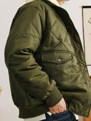 詳細画像: ジャケットのダイヤモンドキルトのディテールと内部の裏地