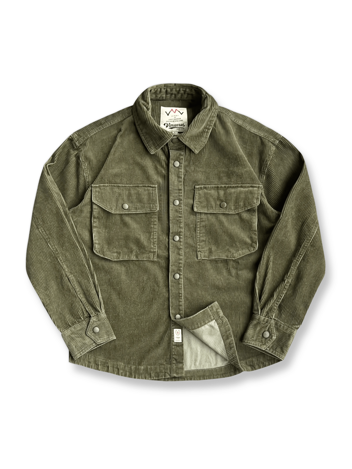 製品画像: ヴィンテージコーデュロイワークシャツの正面。クラシックなコーデュロイ素材と大きめのポケットデザインが特徴。
詳細画像: 胸元の大きめポケットとボタンディテールのクローズアップ。ヴィンテージ感あふれる質感が際立つ。