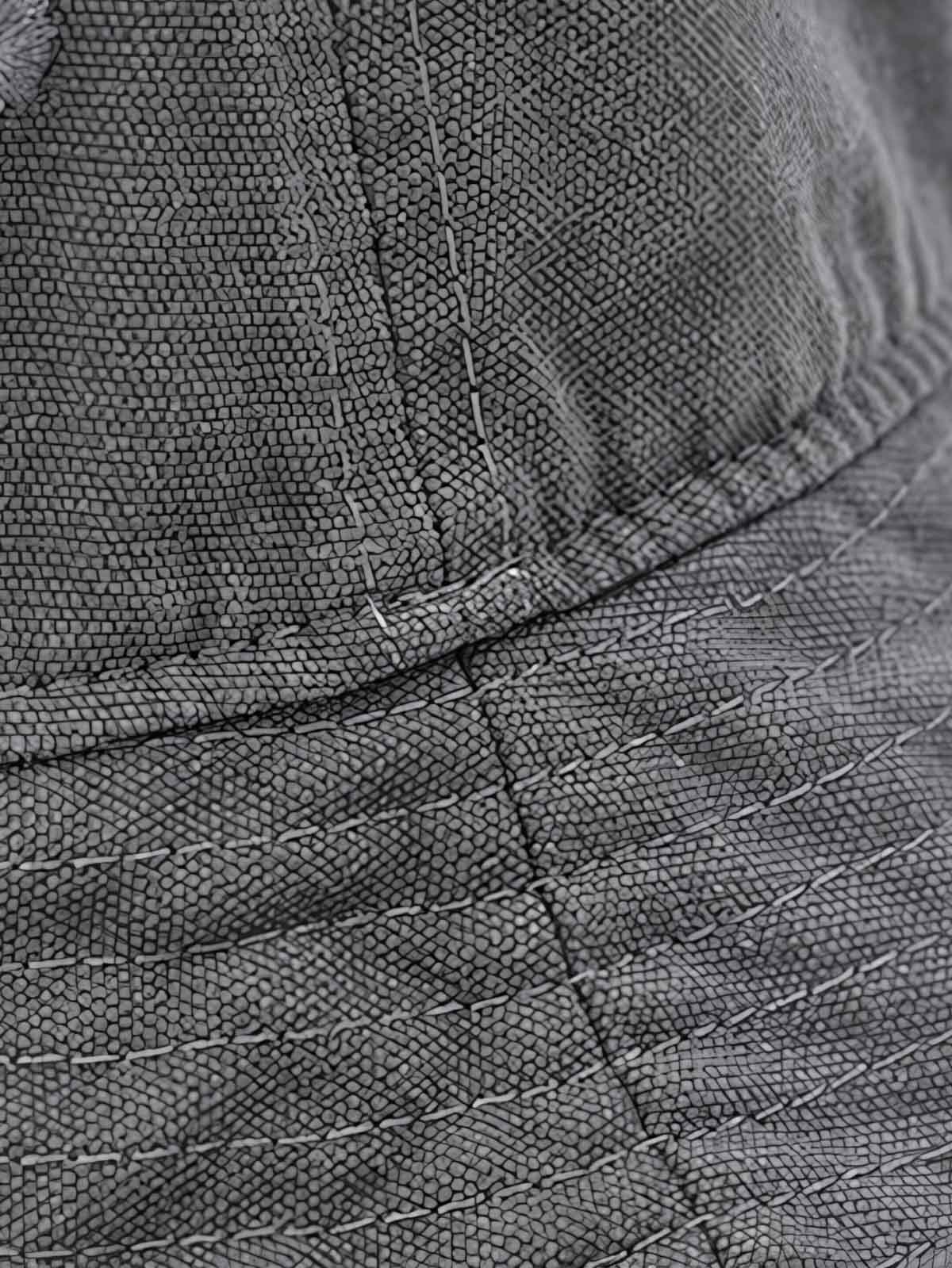 ウォッシュドコットン バケットハットのディテール、ブリムとステッチを含む