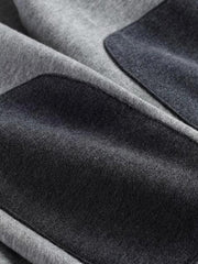 製品画像: 5色展開パッチデザインプルオーバースウェット正面
詳細画像: 袖肘パッチと裾のタグディテール