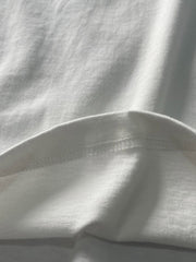 製品画像: クラシックヘンリーネックTシャツのフロント展示 詳細画像: リブネックと縫製ディテールの展示