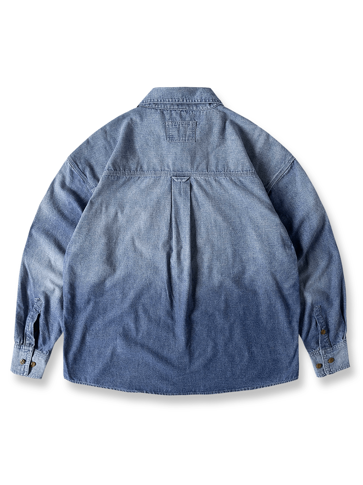 製品画像: 12OZ長繊維コットンのウォッシュ加工ルーズフィット長袖シャツの平置き写真
詳細画像: グラデーションとカスタムボタンのディテール