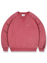 6色展開色落ち加工スウェットの全体正面画像、英文字プリントとリブ袖口のディテール。