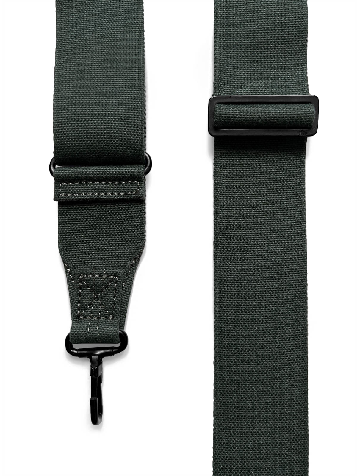 マットブラック防錆加工が施されたストラップのディテール