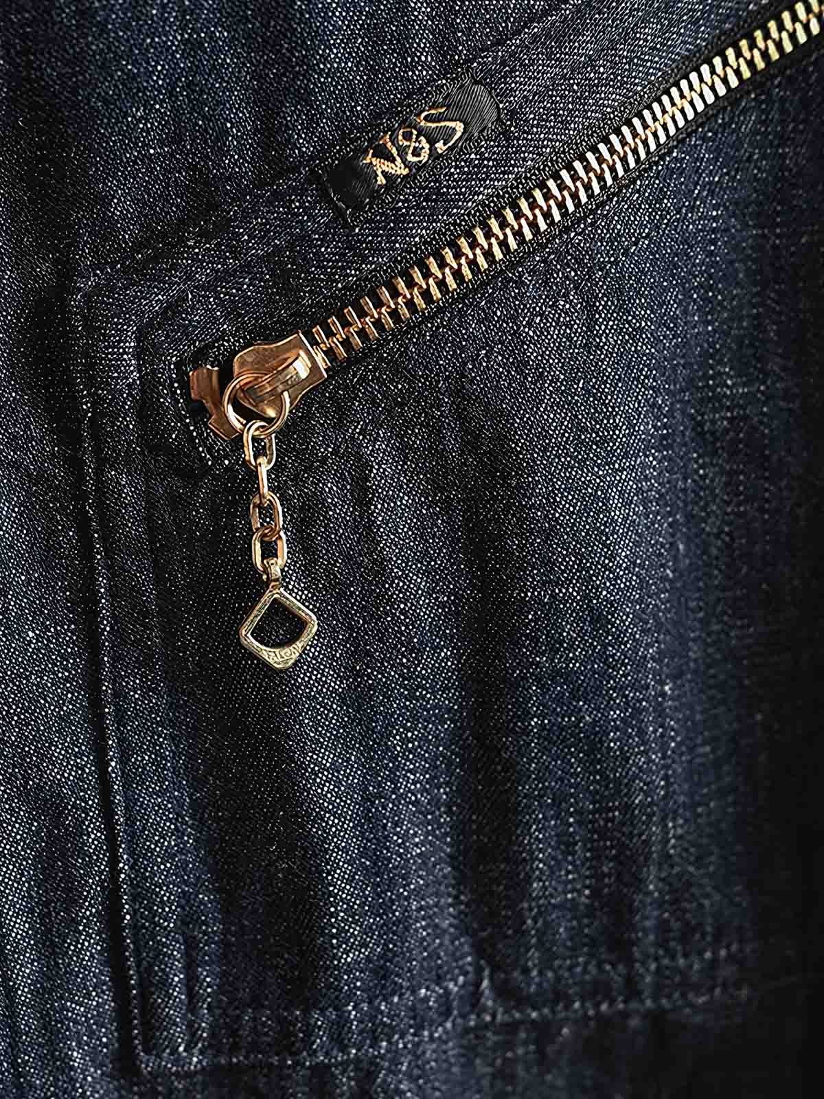 製品画像: 91-Bデニム竹節柄ワークジャケットの正面図
詳細画像: 91-Bジャケットのジッパーおよびポケットディテールのクローズアップ