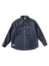 1930年代US Duty Work Shirt着想の日本製9ozダブルウィーブデニムシャツ。加硬裏地と三本ステッチ補強付き。
