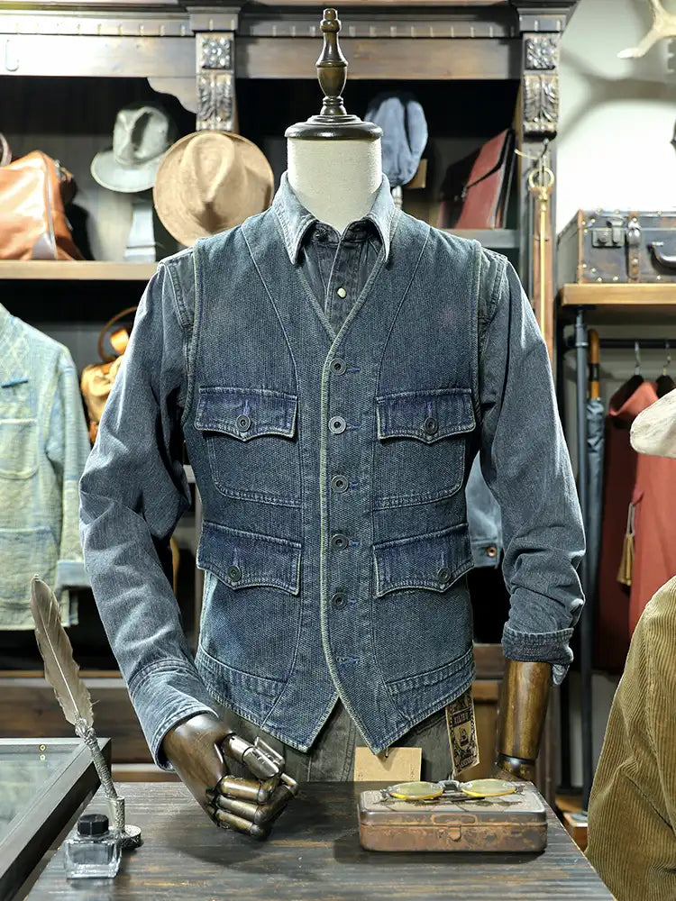正面から見たヴィンテージデニムワークベスト、前面に不規則フラップポケットとウエスト収絞りが確認できる