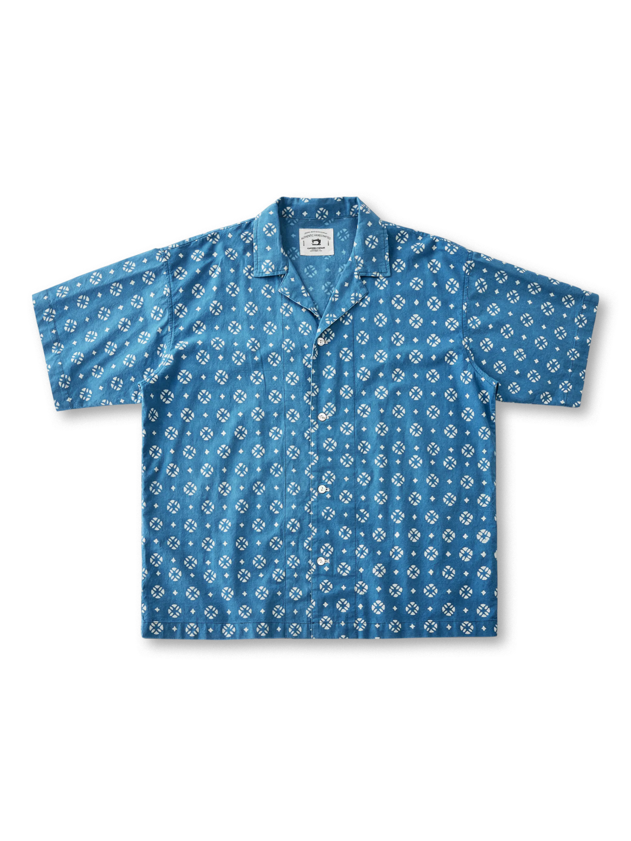 氷裂文様が特徴の藍染キューバシャツ正面全体