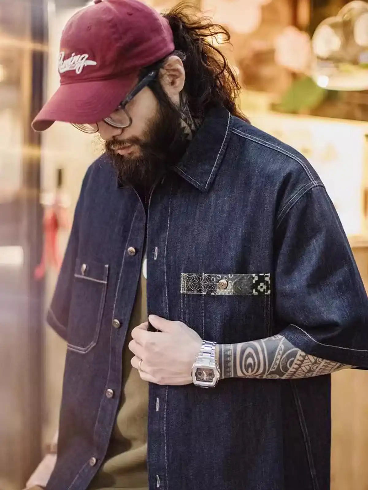 BORO風のパッチが付いた半袖デニムシャツ