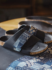 ネイビー基調のBORO古布プリント幅広ストラップ&コルクソールのサンダル横向き全景