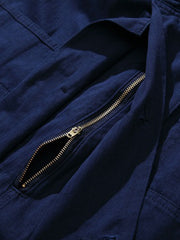 詳細画像: 調節可能なメタルジッパーと丁寧なステッチ、ポケットディテールのクローズアップ