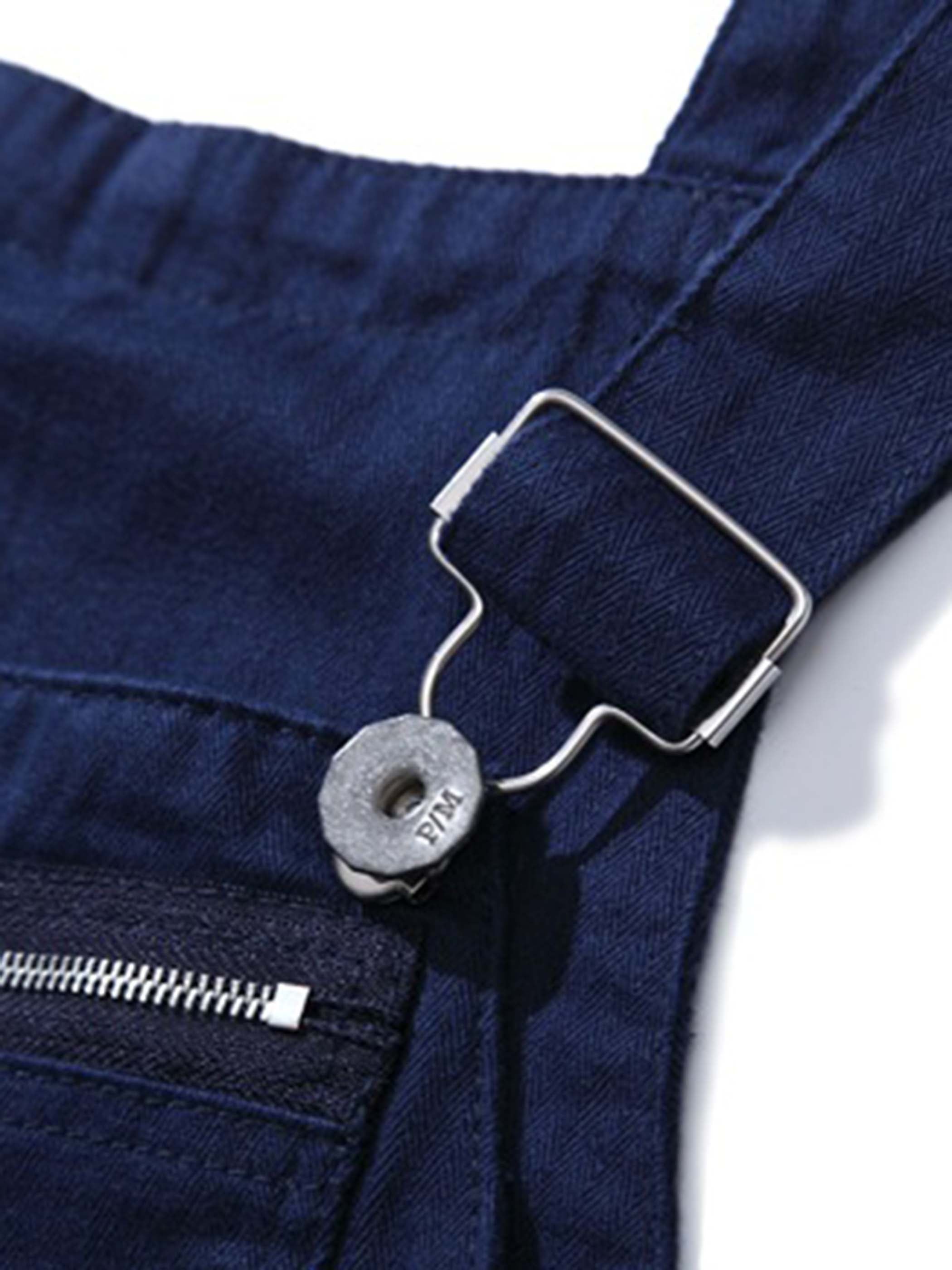 詳細画像: 調節可能なメタルジッパーと丁寧なステッチ、ポケットディテールのクローズアップ